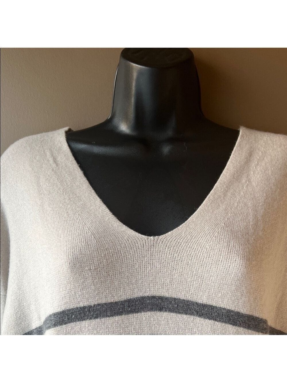 BANANA REPUBLIC Gray Striped VEE PULLOVER V-Neck Merino Wool Sweater - Picture 4 of 16